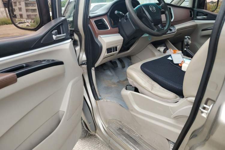 Used FORTHING Lingzhi 2017 M5L 1.6L 9-Seater Comfort Model Driver Seat
