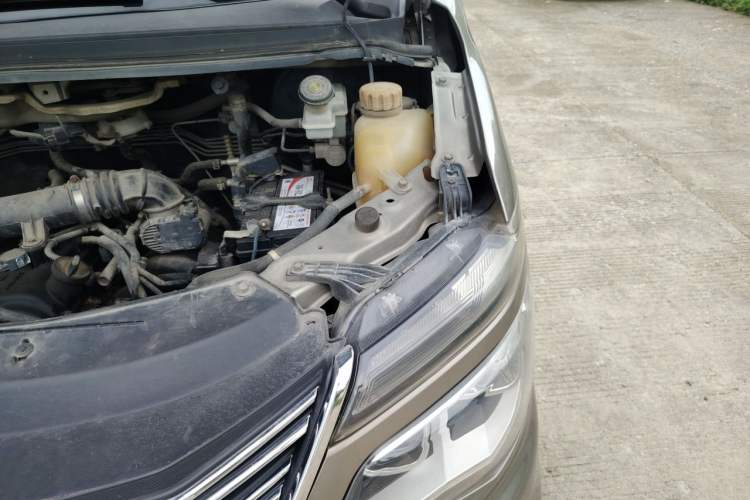 Used FORTHING Lingzhi 2017 M5L 1.6L 9-Seater Comfort Model Engine Bay Left