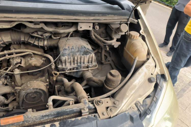 Used FORTHING Lingzhi 2017 M3L 1.6L 7-Seater Comfort Model Engine Bay Left
