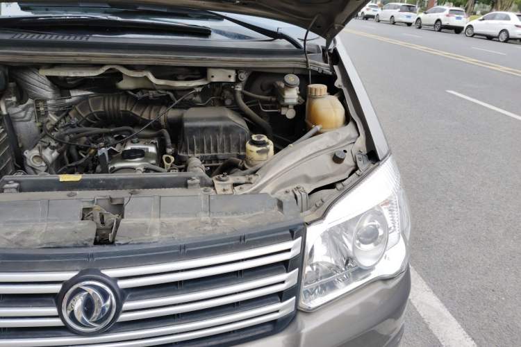 Used FORTHING Lingzhi 2017 M3L 1.6L 7-Seater Standard Model Engine Bay Left