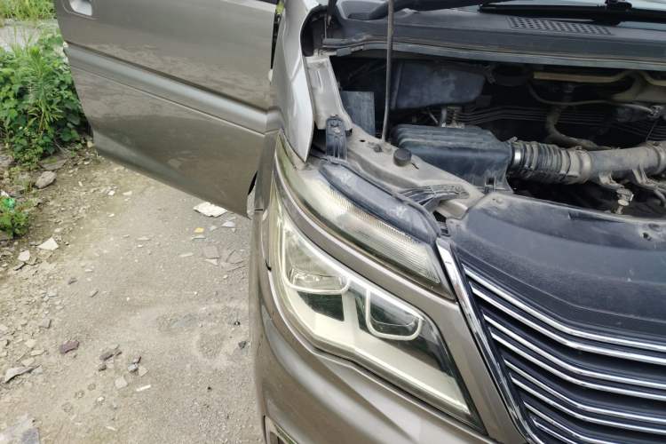 Used FORTHING Lingzhi 2017 M5L 1.6L 9-Seater Comfort Model Engine Bay Right