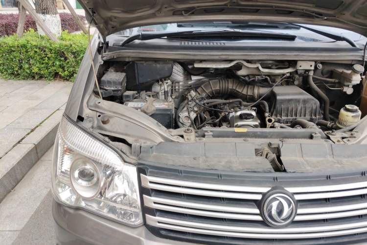 Used FORTHING Lingzhi 2017 M3L 1.6L 7-Seater Standard Model Engine Bay Right