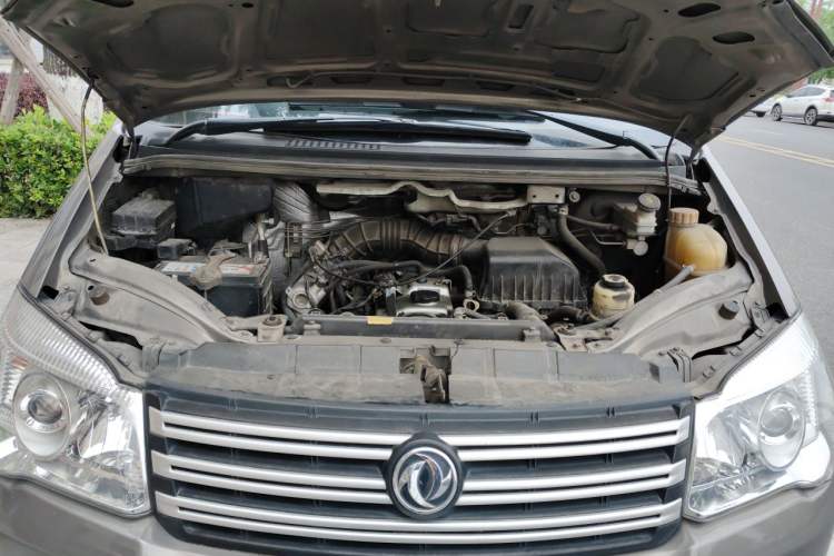 Used FORTHING Lingzhi 2017 M3L 1.6L 7-Seater Standard Model Engine Bay