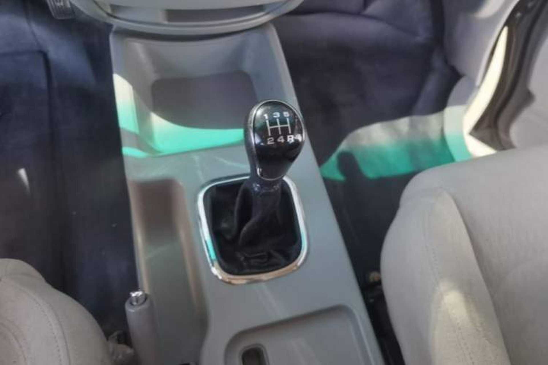 Used FORTHING Lingzhi 2017 Facelifted M3L 1.6L 7-Seater Standard Version Gear Lever