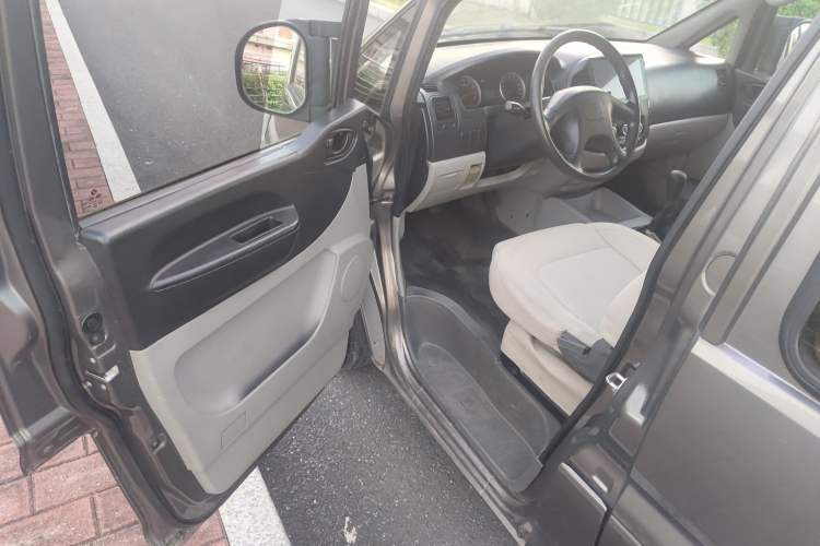 Used FORTHING Lingzhi 2017 V3 1.5L 7-seater Standard Model Interior 2
