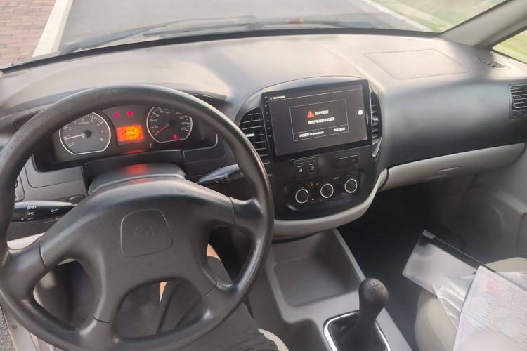 Used FORTHING Lingzhi 2017 V3 1.5L 7-seater Standard Model Interior 3
