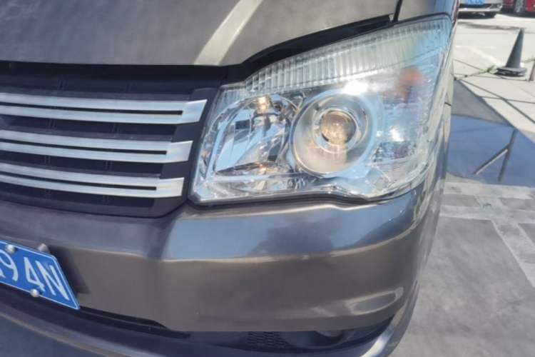 Used FORTHING Lingzhi 2017 Facelifted M3L 1.6L 7-Seater Standard Version Left Front Headlight