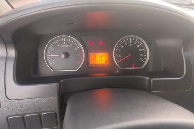 Used FORTHING Lingzhi 2017 V3 1.5L 7-seater Standard Model Odometer Close Up