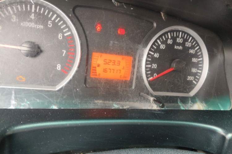 Used FORTHING Lingzhi 2017 M3L 1.6L 7-Seater Standard Model Odometer Close Up