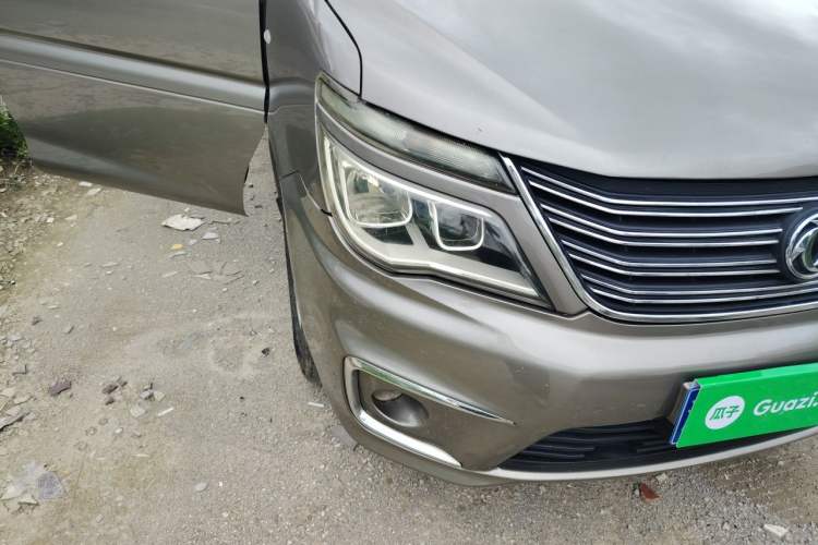 Used FORTHING Lingzhi 2017 M5L 1.6L 9-Seater Comfort Model Right Front Headlight