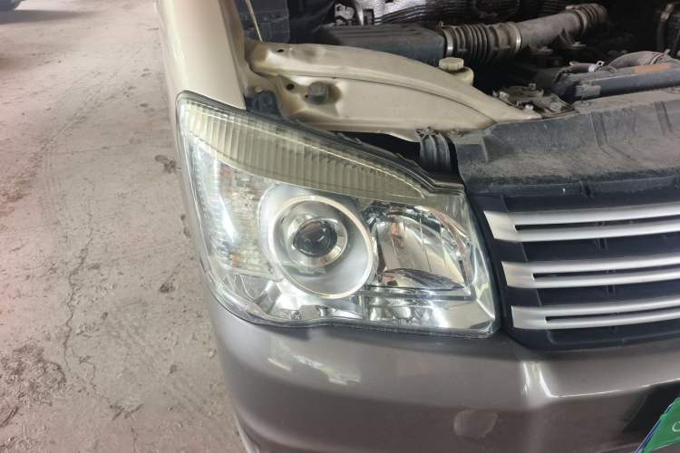 Used FORTHING Lingzhi 2017 Restyled M3L 1.6L 7-Seater Comfort Version Right Front Headlight