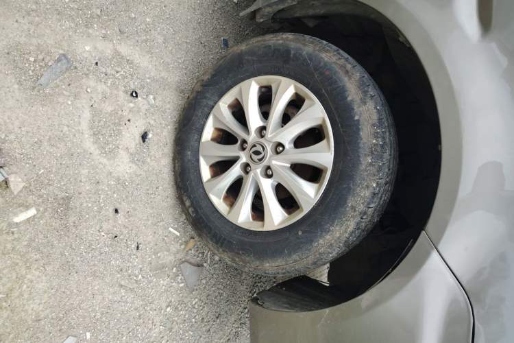 Used FORTHING Lingzhi 2017 M5L 1.6L 9-Seater Comfort Model Right Front Wheel Hub