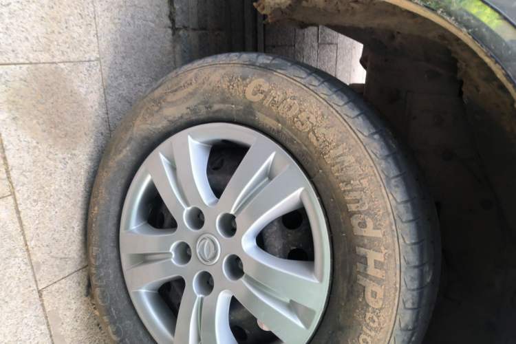 Used FORTHING Lingzhi 2017 M3L 1.6L 7-Seater Comfort Model Right Front Wheel Hub