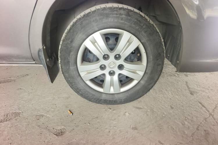 Used FORTHING Lingzhi 2017 Restyled M3L 1.6L 7-Seater Comfort Version Right Front Wheel Hub