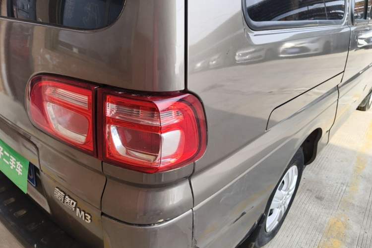 Used FORTHING Lingzhi 2017 Facelifted M3L 1.6L 7-Seater Standard Version Right Rear Taillight