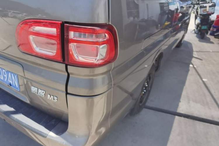Used FORTHING Lingzhi 2017 Facelifted M3L 1.6L 7-Seater Standard Version Right Rear Taillight