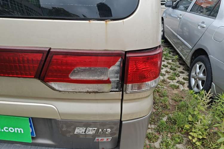 Used FORTHING Lingzhi 2017 M3L 1.6L 7-Seater Comfort Model Right Rear Taillight