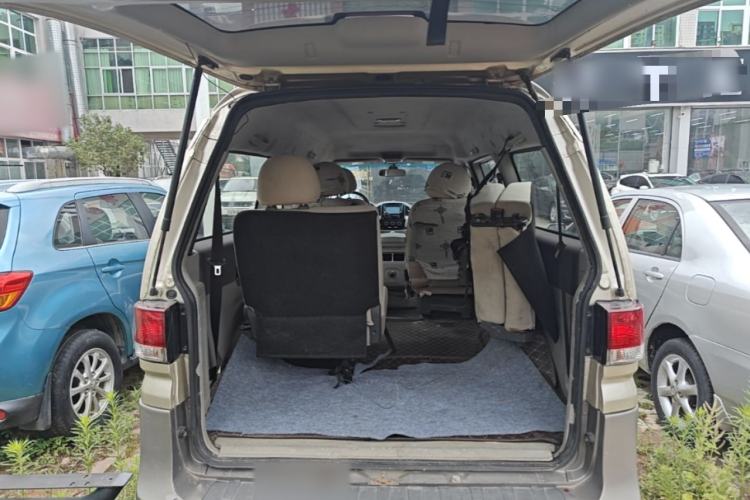 Used FORTHING Lingzhi 2017 M3L 1.6L 7-Seater Comfort Model Trunk