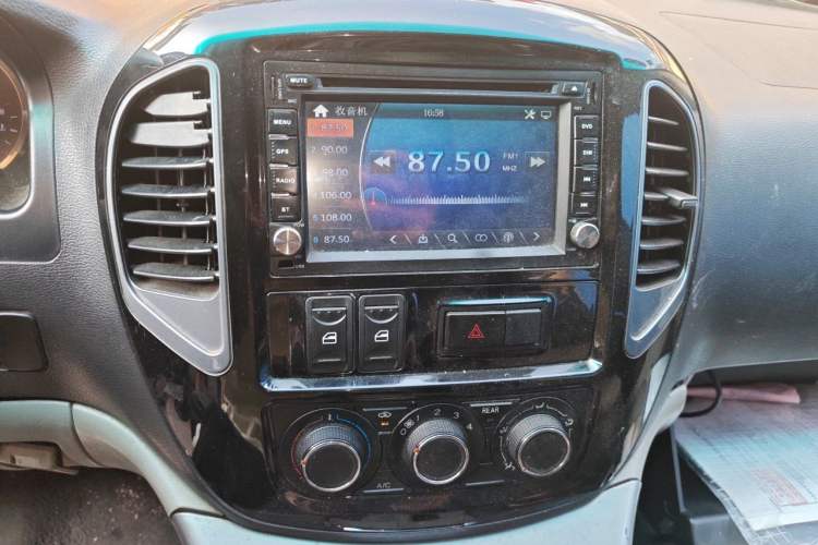 Used FORTHING Lingzhi 2017 M3L 2.0L 7-seater Standard Model Audio And AC Panel