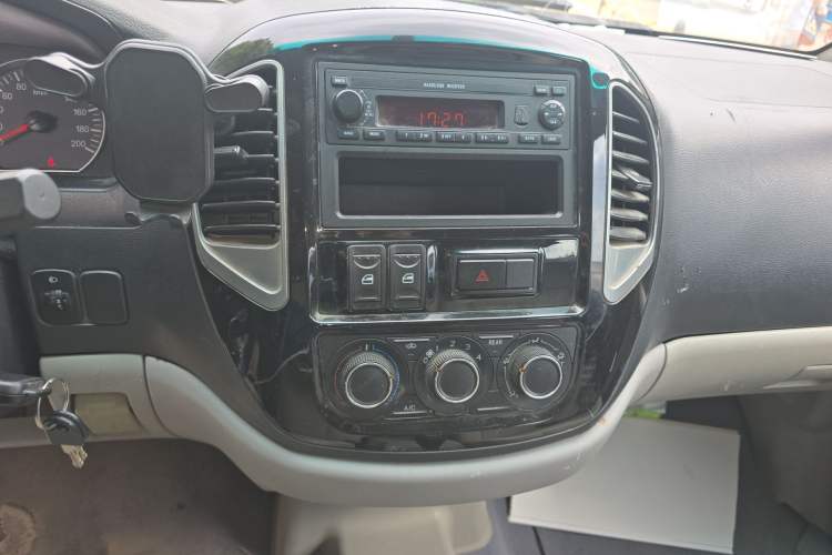 Used FORTHING Lingzhi 2017 M3L 1.6L 7-Seater Comfort Model Audio And AC Panel