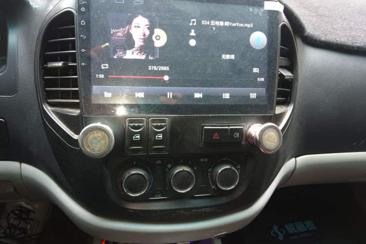 Used FORTHING Lingzhi 2017 V3 1.5L 7-Seater Comfort Model Audio And AC Panel