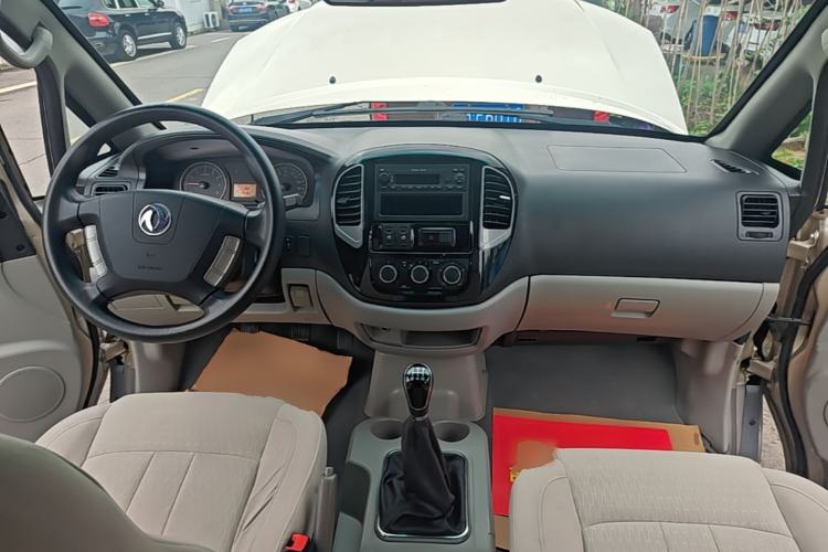 Used FORTHING Lingzhi 2017 M3L 1.6L 7-Seater Comfort Model Center Console