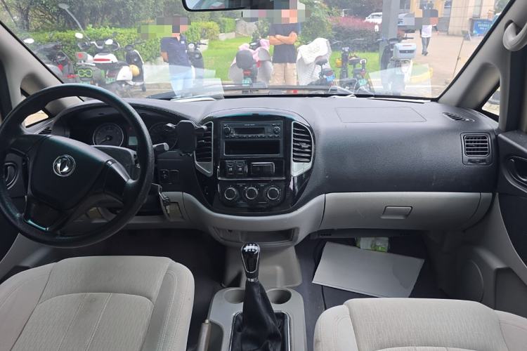 Used FORTHING Lingzhi 2017 M3L 1.6L 7-Seater Comfort Model Center Console