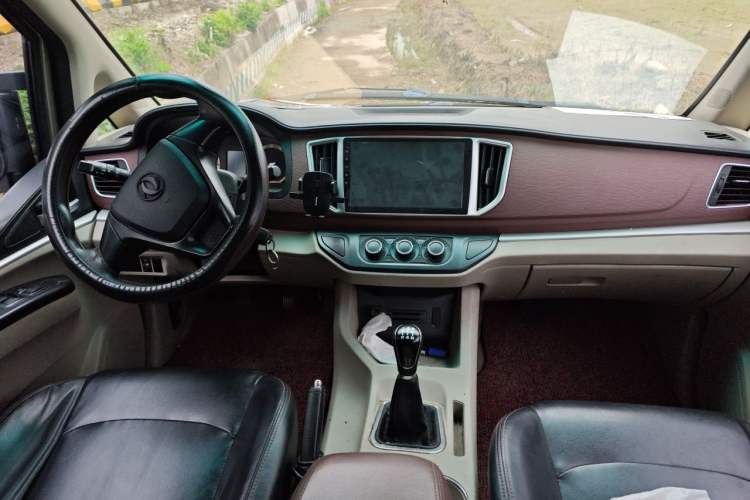 Used FORTHING Lingzhi 2017 M5L 1.6L 7-Seater Standard Model Center Console