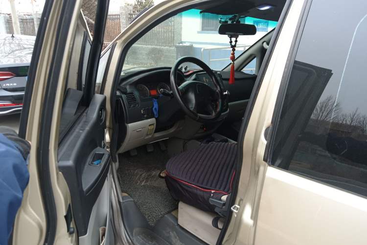 Used FORTHING Lingzhi 2017 V3 1.5L 7-Seater Comfort Model Driver Seat