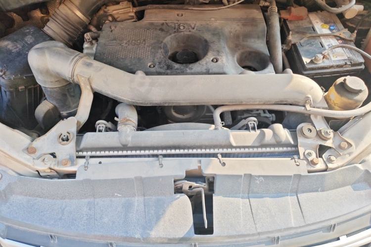 Used FORTHING Lingzhi 2017 M3L 2.0L 7-seater Standard Model Engine Bay