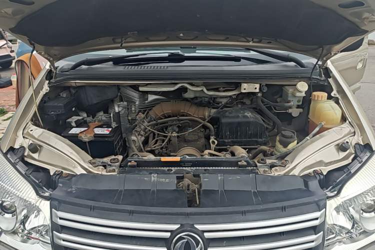 Used FORTHING Lingzhi 2017 M3L 1.6L 7-Seater Comfort Model Engine Bay