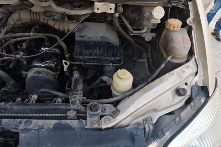 Used FORTHING Lingzhi 2017 M3L 1.6L 7-Seater Comfort Model Engine Bay Left