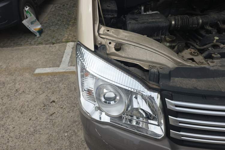 Used FORTHING Lingzhi 2017 M3L 1.6L 7-Seater Comfort Model Engine Bay Right