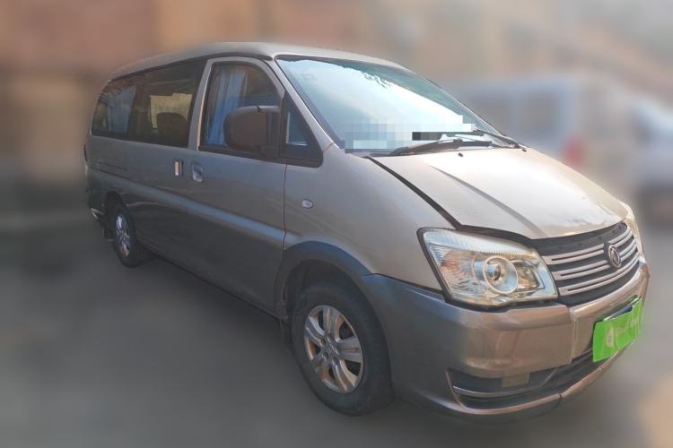 Used FORTHING Lingzhi 2017 M3L 2.0L 7-seater Standard Model Front Right 45 Deg