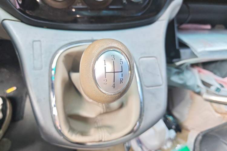 Used FORTHING Lingzhi 2017 M3L 2.0L 7-seater Standard Model Gear Lever
