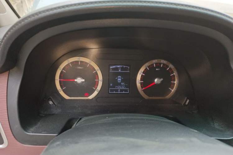 Used FORTHING Lingzhi 2017 M5L 1.6L 7-Seater Standard Model Instrument Cluster