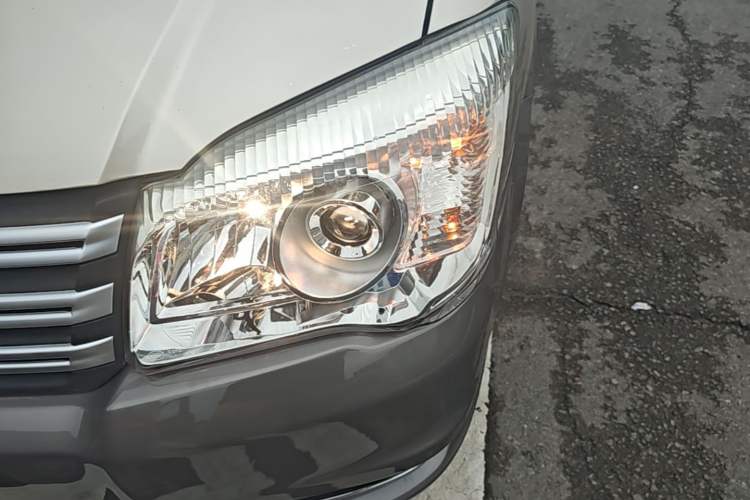 Used FORTHING Lingzhi 2017 M3L 1.6L 7-Seater Comfort Model Left Front Headlight