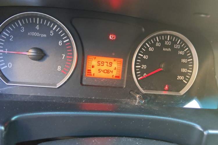 Used FORTHING Lingzhi 2017 M3L 1.6L 7-Seater Comfort Model Odometer Close Up