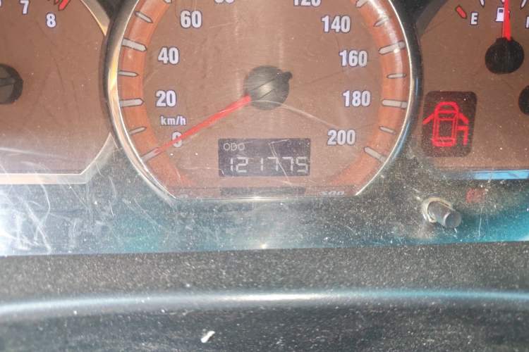 Used FORTHING Lingzhi 2017 M3L 2.0L 7-seater Standard Model Odometer Close Up