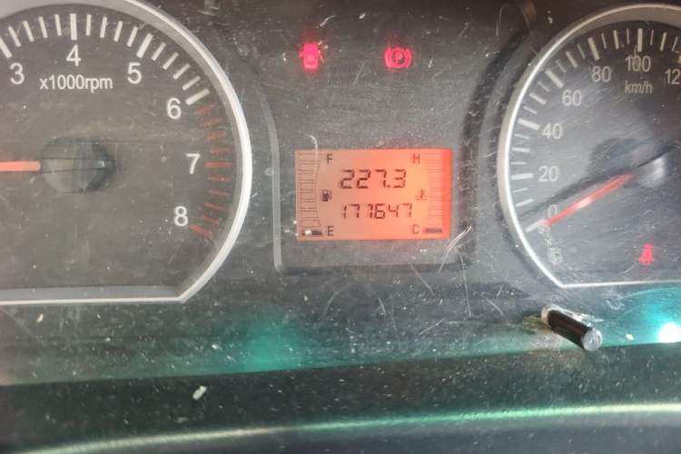 Used FORTHING Lingzhi 2017 M3L 1.6L 7-Seater Comfort Model Odometer Close Up