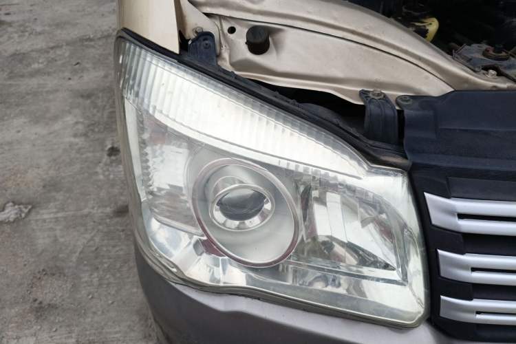 Used FORTHING Lingzhi 2017 Restyled M3L 1.6L 7-Seater Comfort Version Right Front Headlight