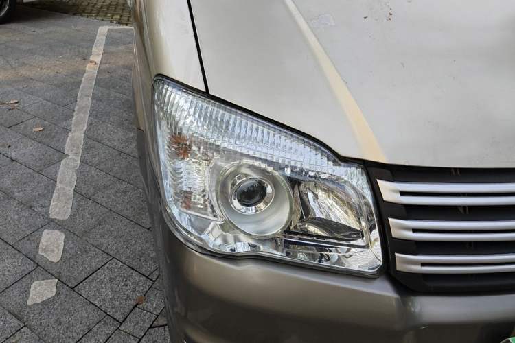 Used FORTHING Lingzhi 2017 M3L 1.6L 7-Seater Comfort Model Right Front Headlight