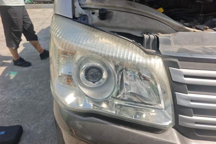 Used FORTHING Lingzhi 2017 M3L 1.6L 7-Seater Comfort Model Right Front Headlight