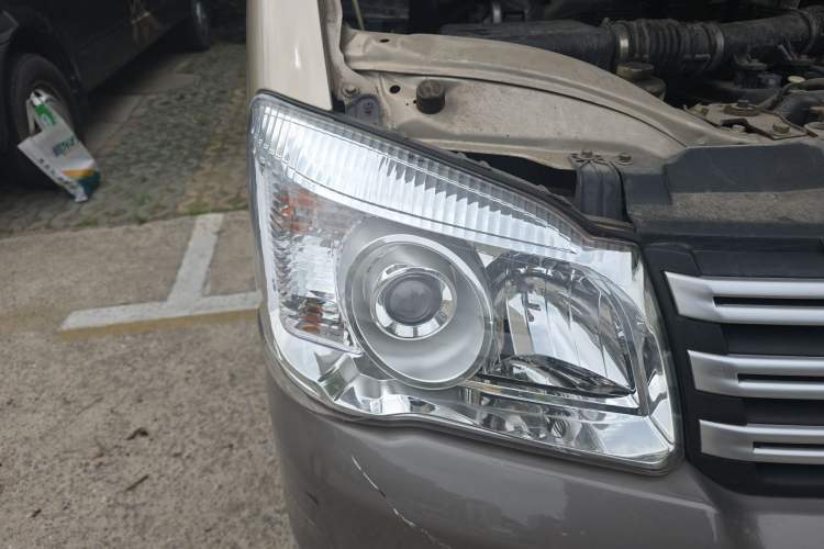 Used FORTHING Lingzhi 2017 M3L 1.6L 7-Seater Comfort Model Right Front Headlight