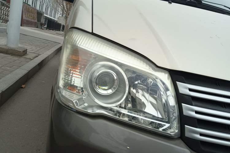 Used FORTHING Lingzhi 2017 V3 1.5L 7-Seater Comfort Model Right Front Headlight