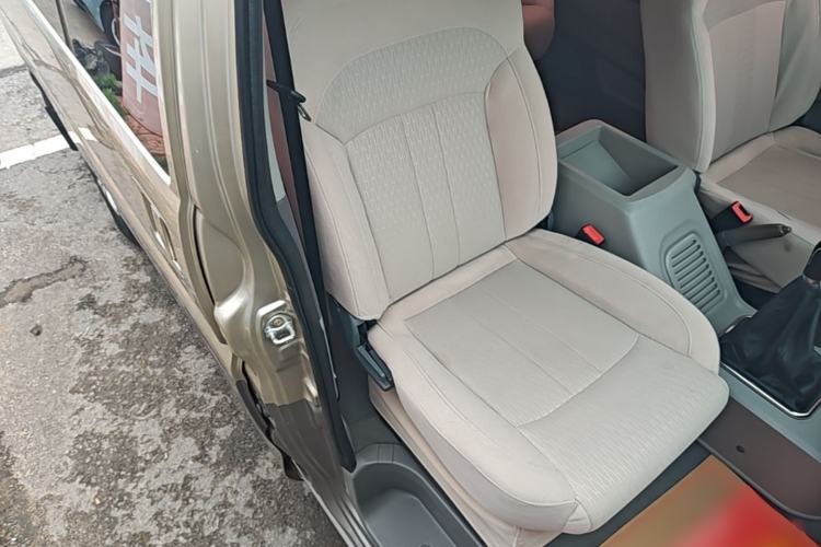 Used FORTHING Lingzhi 2017 M3L 1.6L 7-Seater Comfort Model Right Front Seat