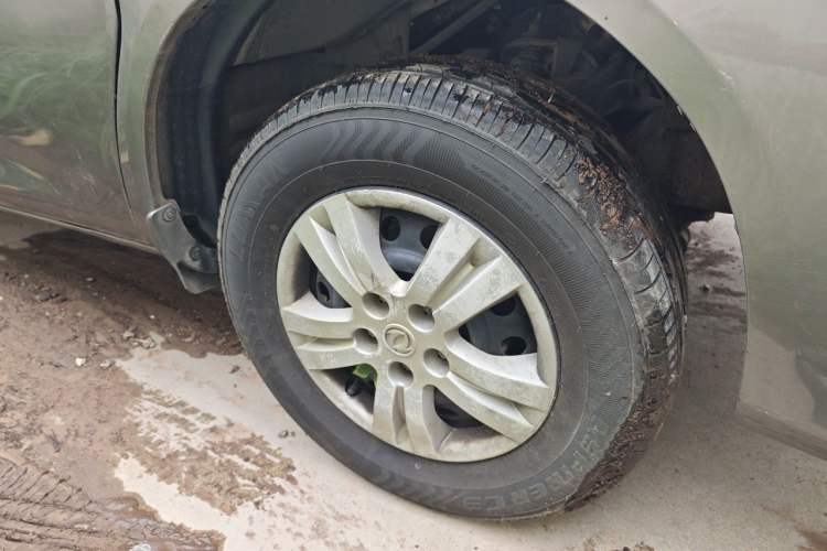 Used FORTHING Lingzhi 2017 Restyled M3L 1.6L 7-Seater Comfort Version Right Front Wheel Hub