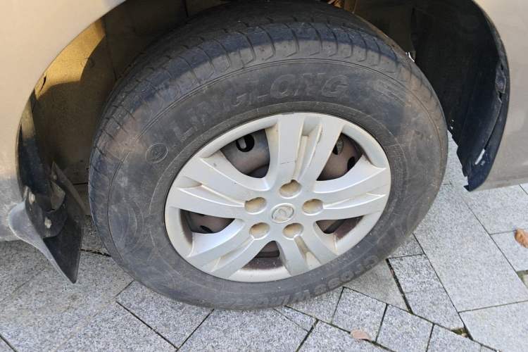Used FORTHING Lingzhi 2017 M3L 1.6L 7-Seater Comfort Model Right Front Wheel Hub
