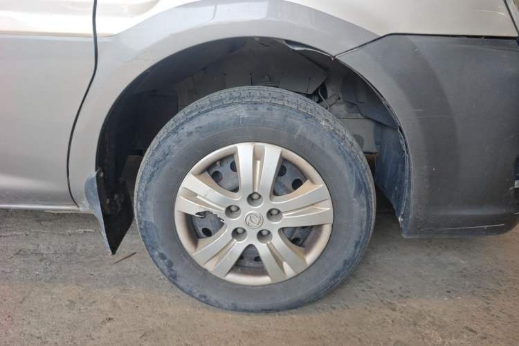 Used FORTHING Lingzhi 2017 M3L 1.6L 7-Seater Comfort Model Right Front Wheel Hub
