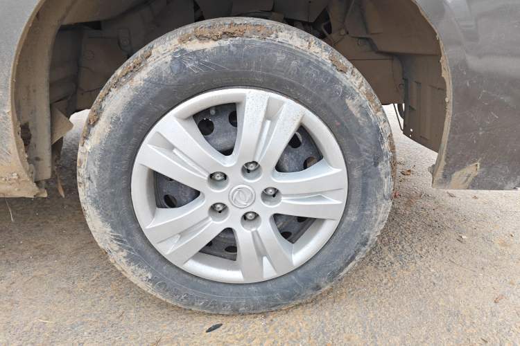 Used FORTHING Lingzhi 2017 V3 1.5L 5-Seater Special Offer Model Right Front Wheel Hub